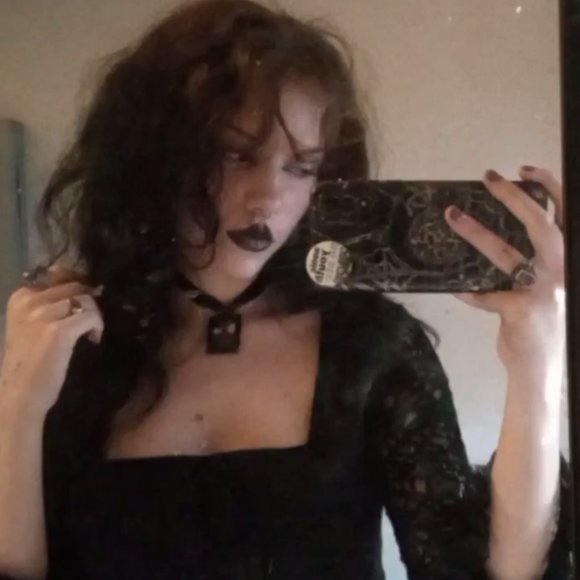 Meet your Posher, Ash - Picture 1 of 4